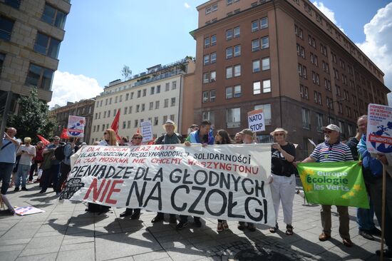 Акции протеста против саммита НАТО