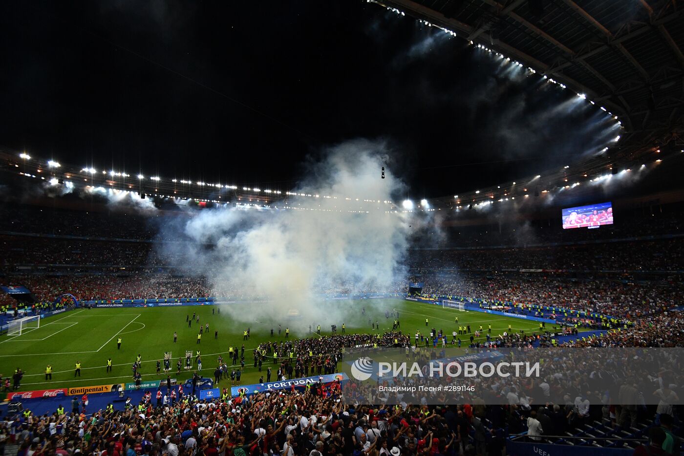 Матч финала 2016 португалия франция. HSV Hamburg фото фаната.