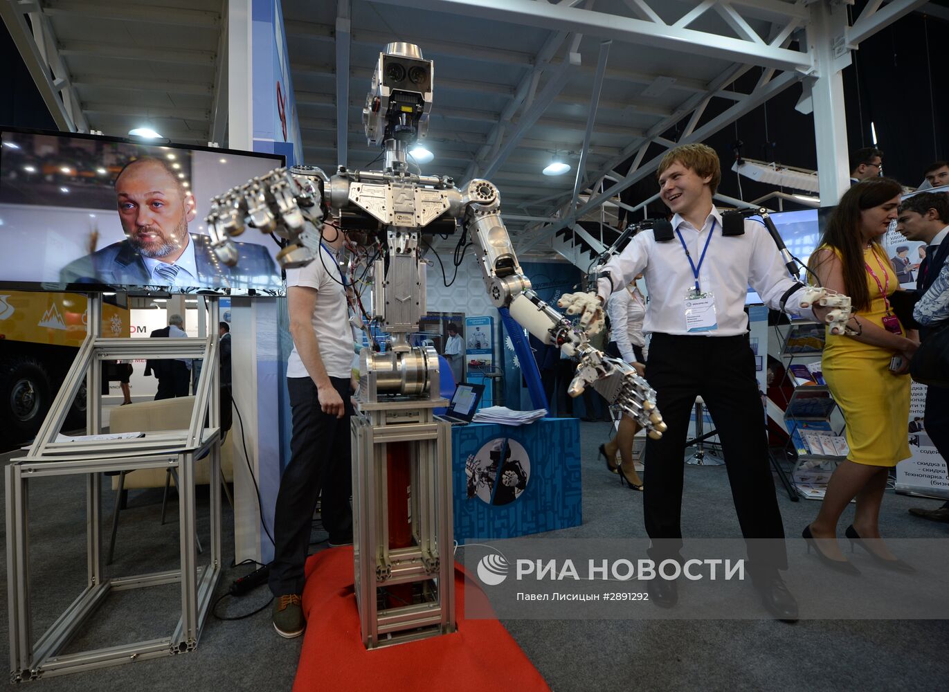 Международная промышленная выставка "Иннопром-2016". День второй