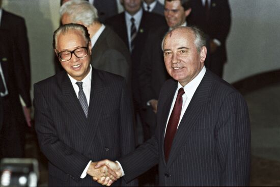 Официальный визит М.С.Горбачева в Китай
