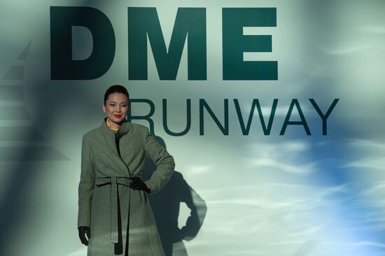Показ высокой авиационной моды "DME Runway"