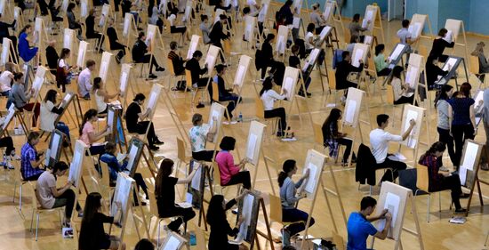 Вступительный экзамен по академическому рисунку в Дальневосточном федеральном университе