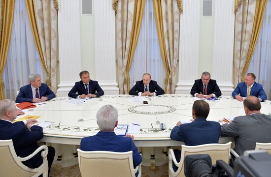 Рабочая встреча президента РФ В. Путина с руководителями фракций Госдумы РФ