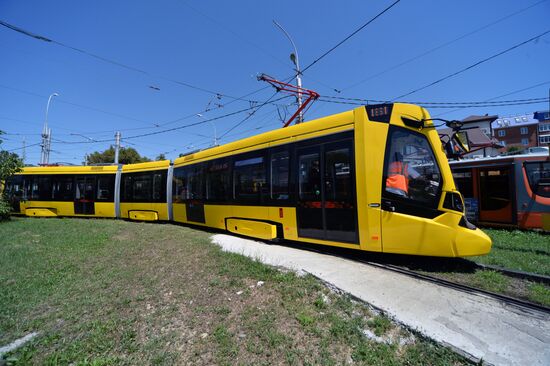 Презентация трехсекционного трамвая "Метелица" в Краснодаре