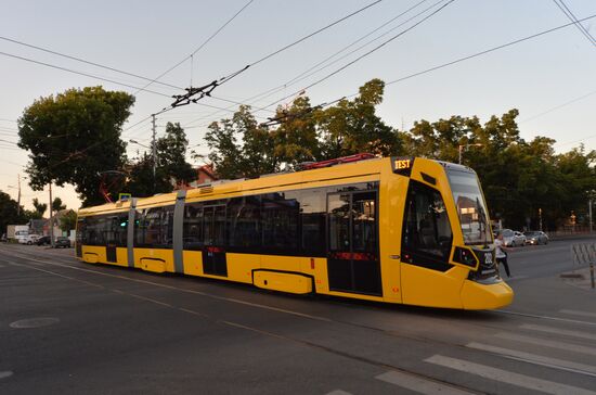Презентация трехсекционного трамвая "Метелица" в Краснодаре