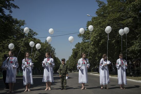 Митинг, посвященный памяти погибшим в результате авиаудара по городу Снежное в июле 2014 года