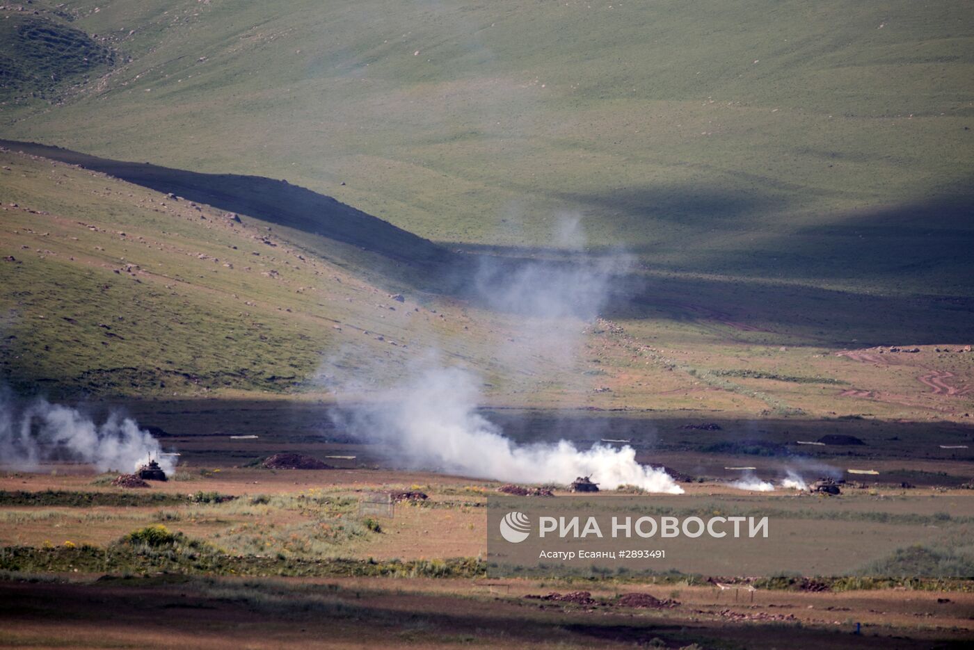 Военные учения на полигоне "Алагяз" в Армении