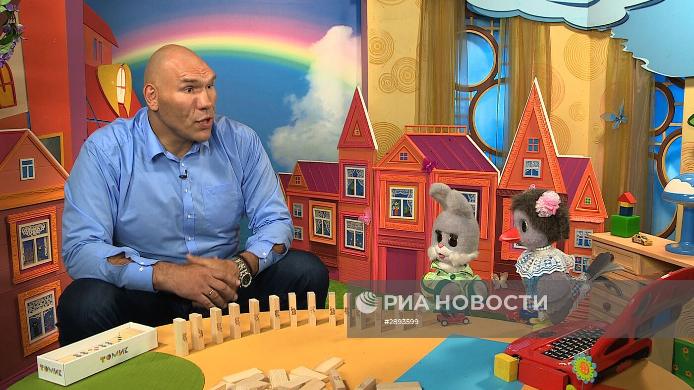 Николай Валуев стал ведущим детской передачи "Спокойной ночи, малыши!"