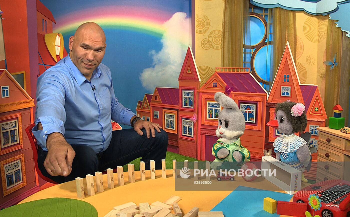 Николай Валуев стал ведущим детской передачи "Спокойной ночи, малыши!"