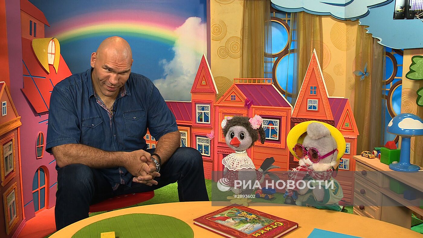 Николай Валуев стал ведущим детской передачи "Спокойной ночи, малыши!"