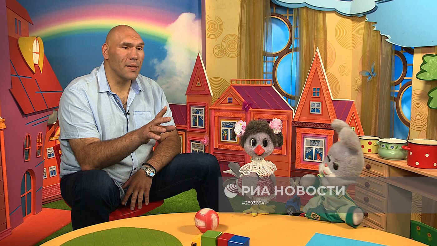 Николай Валуев стал ведущим детской передачи "Спокойной ночи, малыши!"