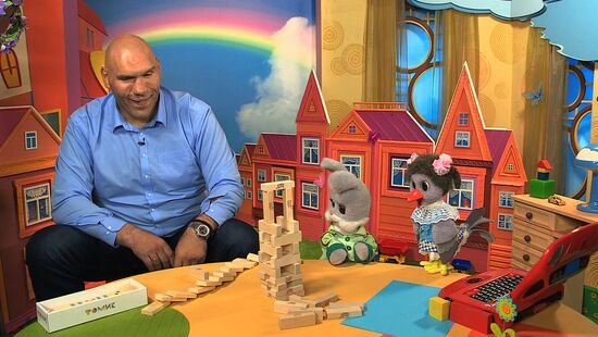 Николай Валуев стал ведущим детской передачи "Спокойной ночи, малыши!"