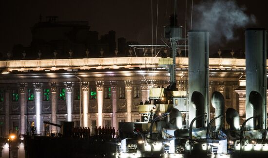 Буксировка крейсера "Аврора" к месту постоянной стоянки на Петроградскую набережную