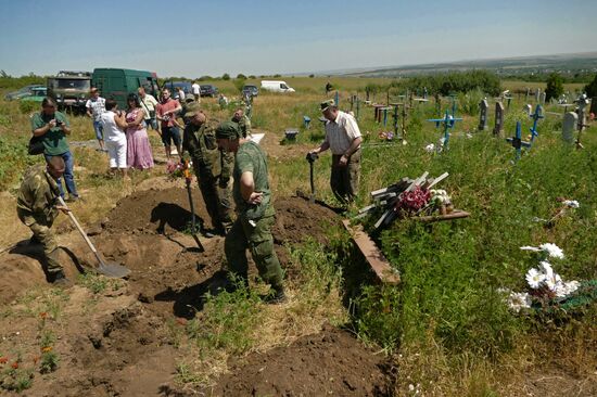 Эксгумация останков погибших в ДНР