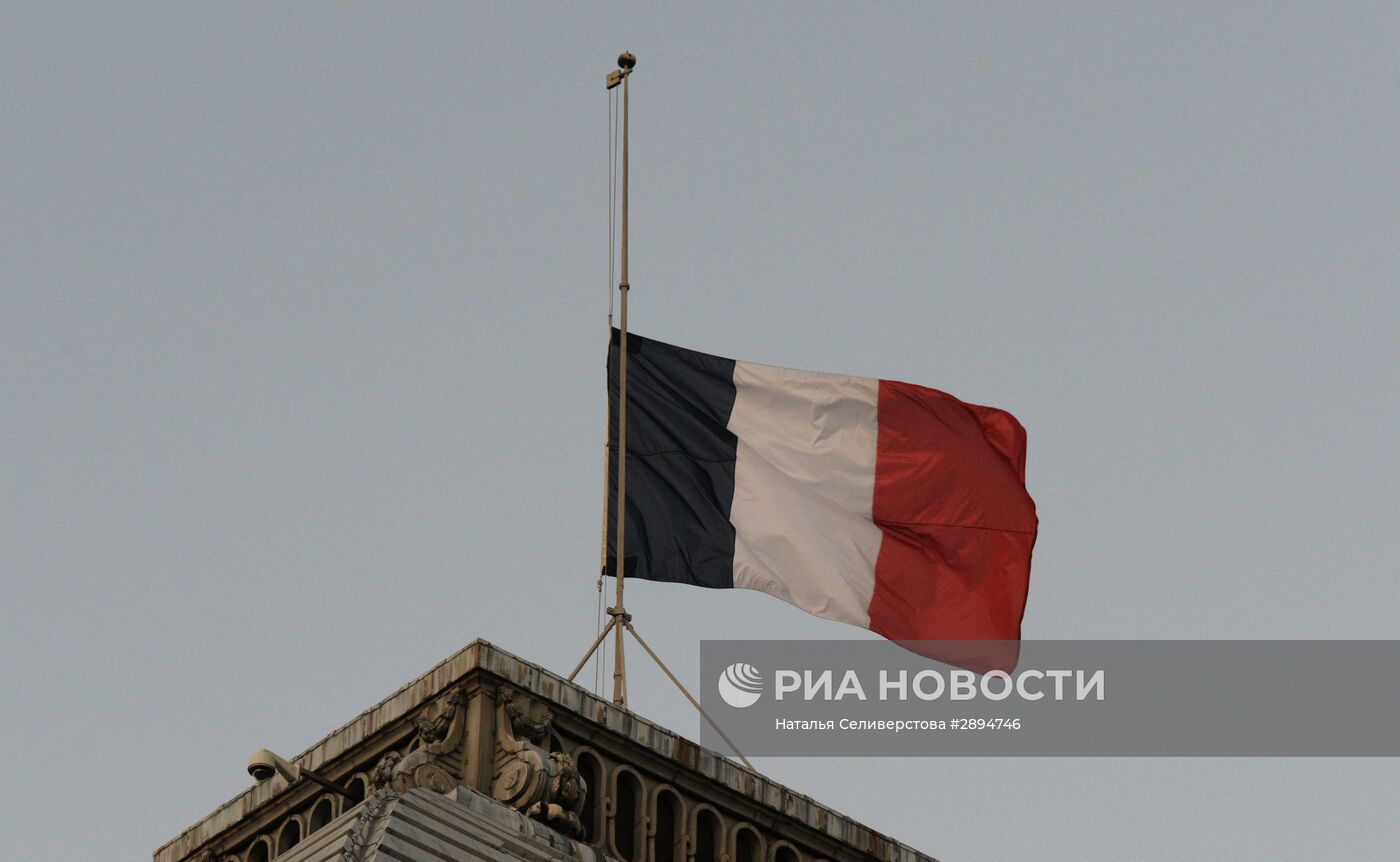 Во Франции объявлен трехдневный траур по погибшим в результате теракта в Ницце