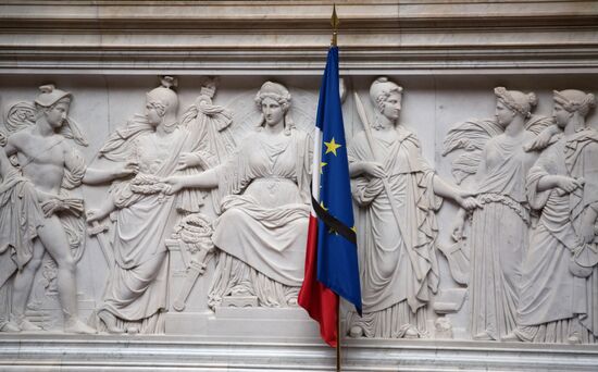 Режим Чрезвычайного положения продлен во Франции