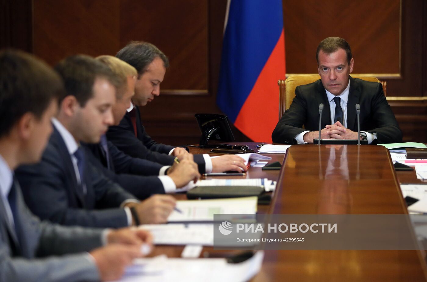 Премьер-министр РФ Д. Медведев провел совещание о расходах бюджета в части спорта, связи и науки