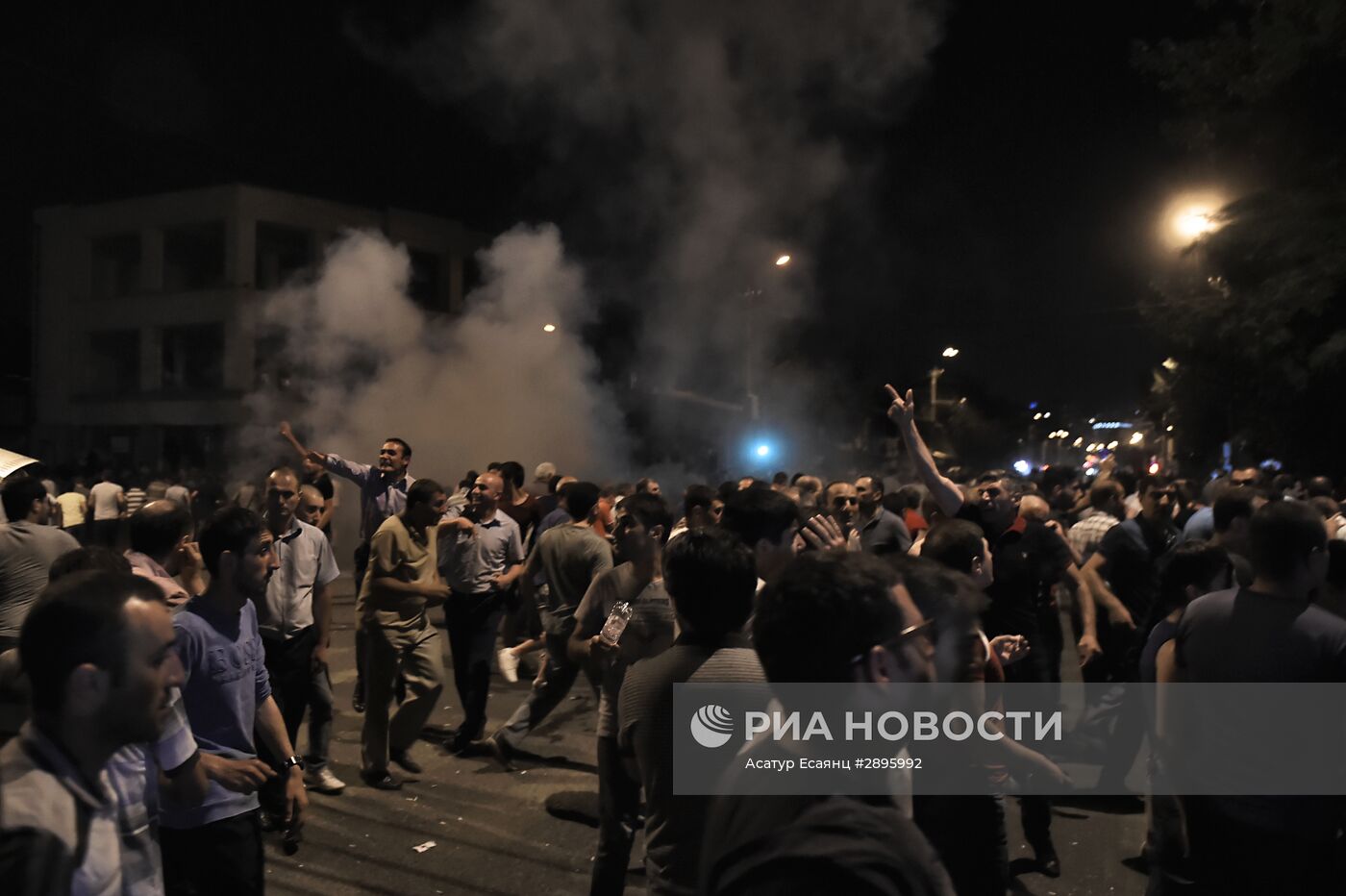 Ситуация близ захваченного в Ереване здания полка полиции