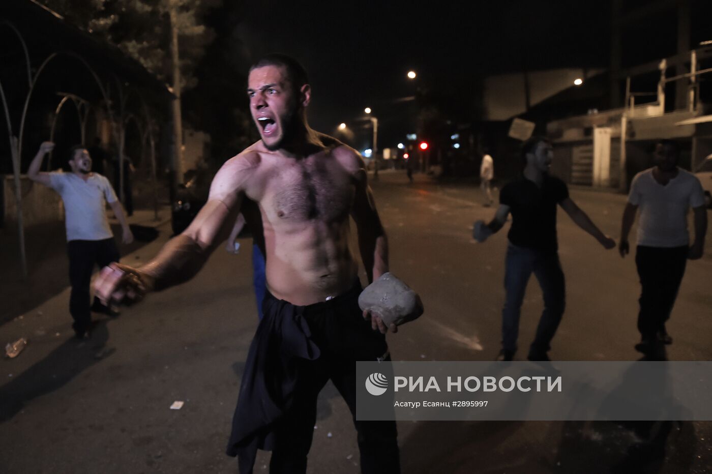 Ситуация близ захваченного в Ереване здания полка полиции