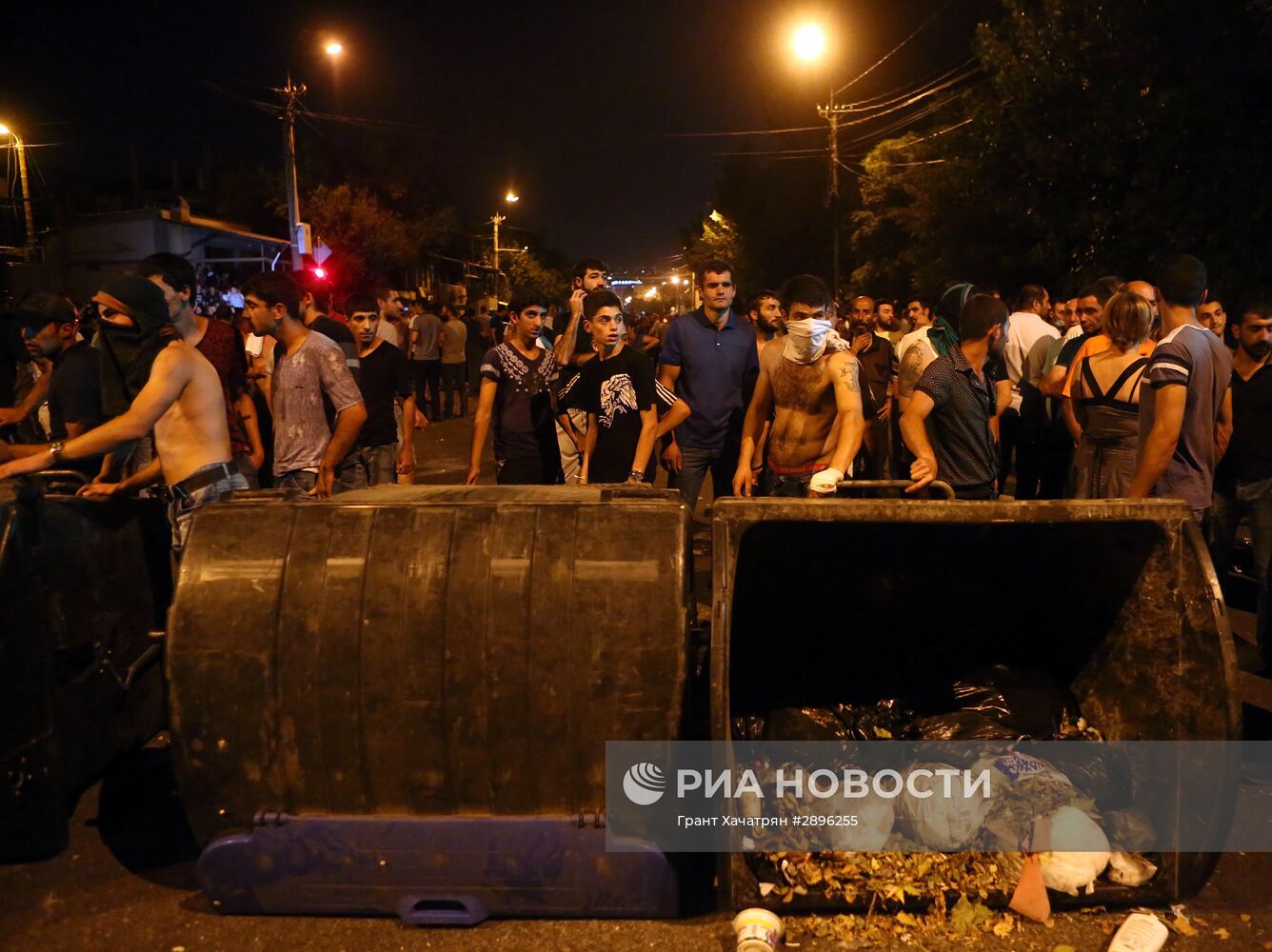 Ситуация близ захваченного в Ереване здания полка полиции