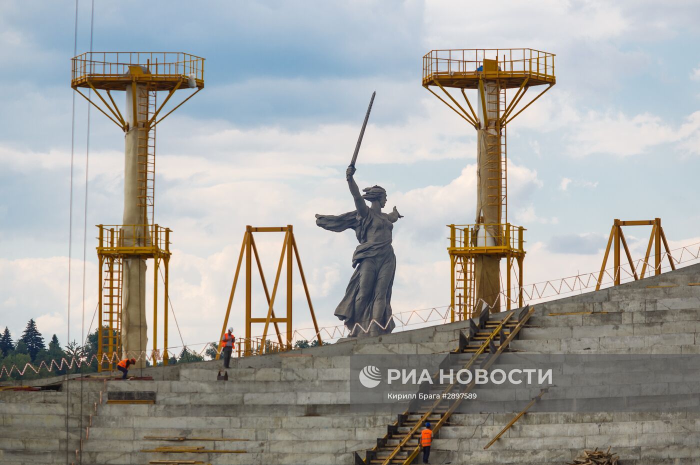 Строительство стадиона "Волгоград Арена" к чемпионату мира по футболу 2018 года в Волгограде.