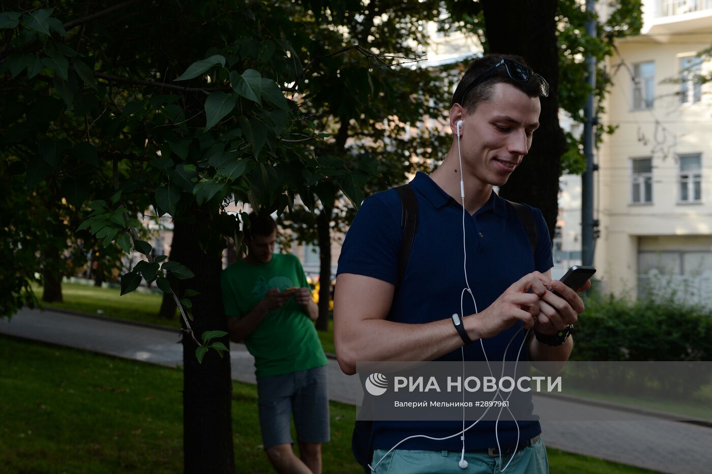 Игроки в Pokemon Go в Ильинском сквере в Москве