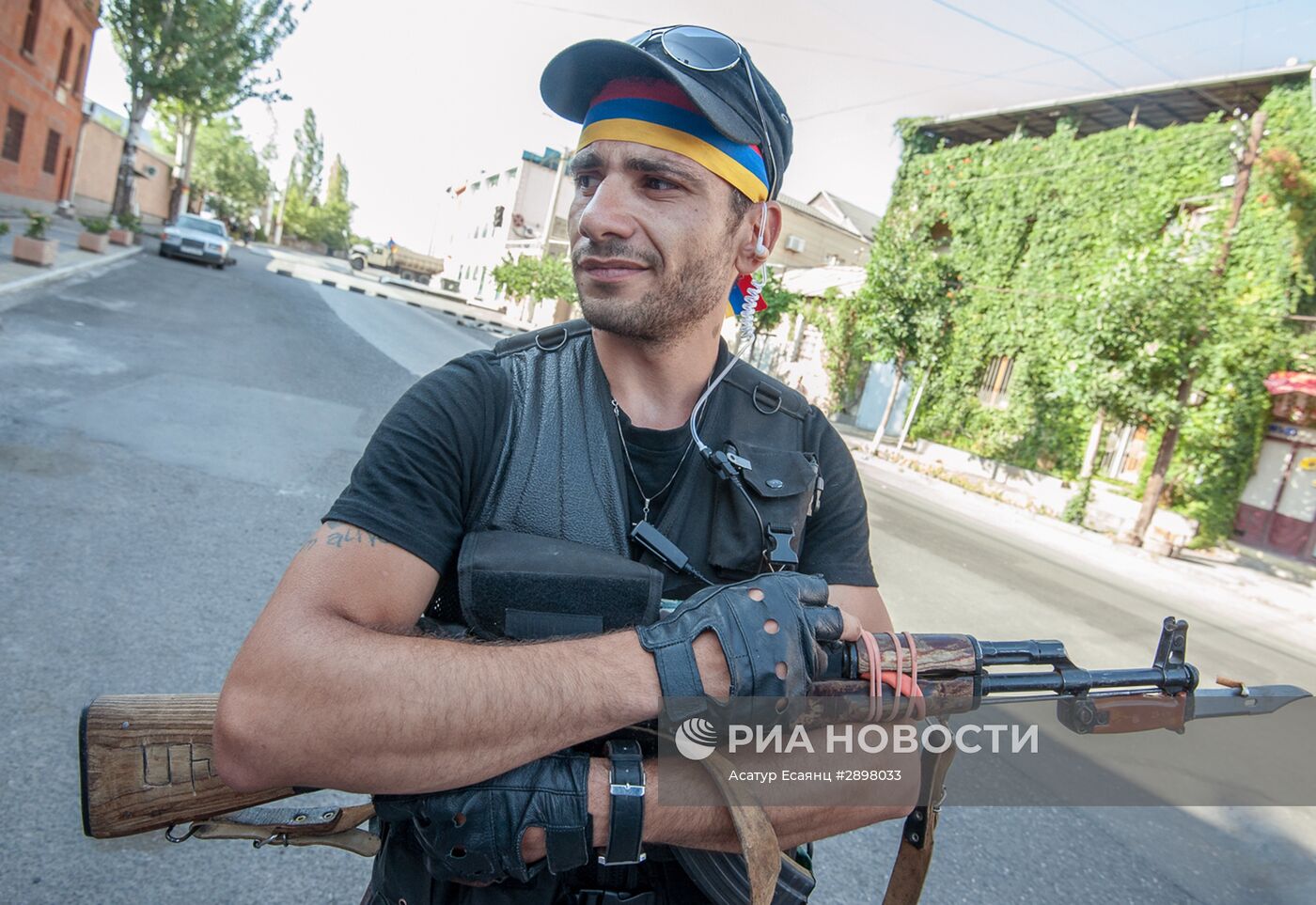 Журналисты побывали на территории захваченного полка ППС в Ереване