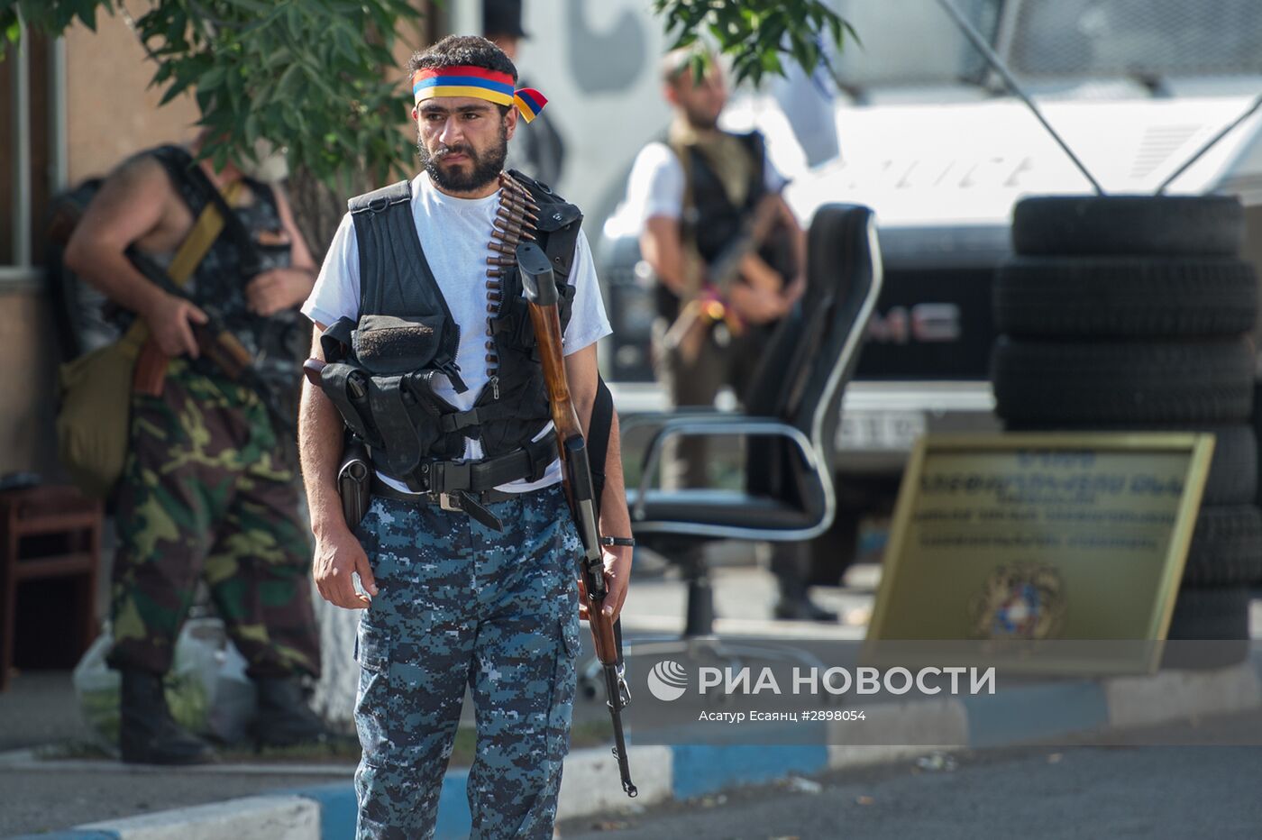 Журналисты побывали на территории захваченного полка ППС в Ереване