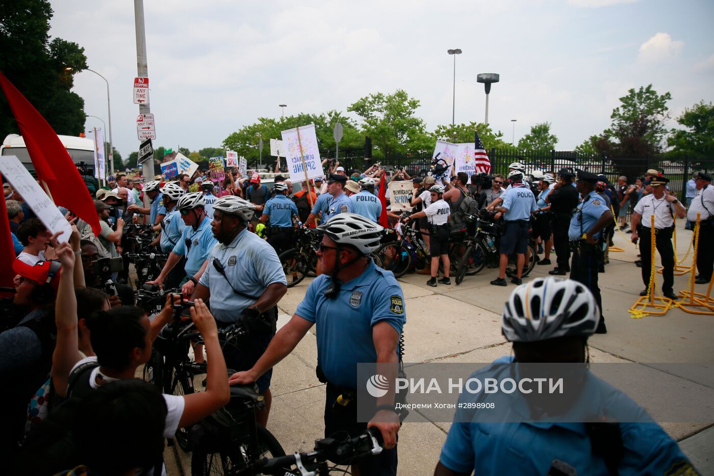 Акция сторонников Б.Сандерса в Филадельфии