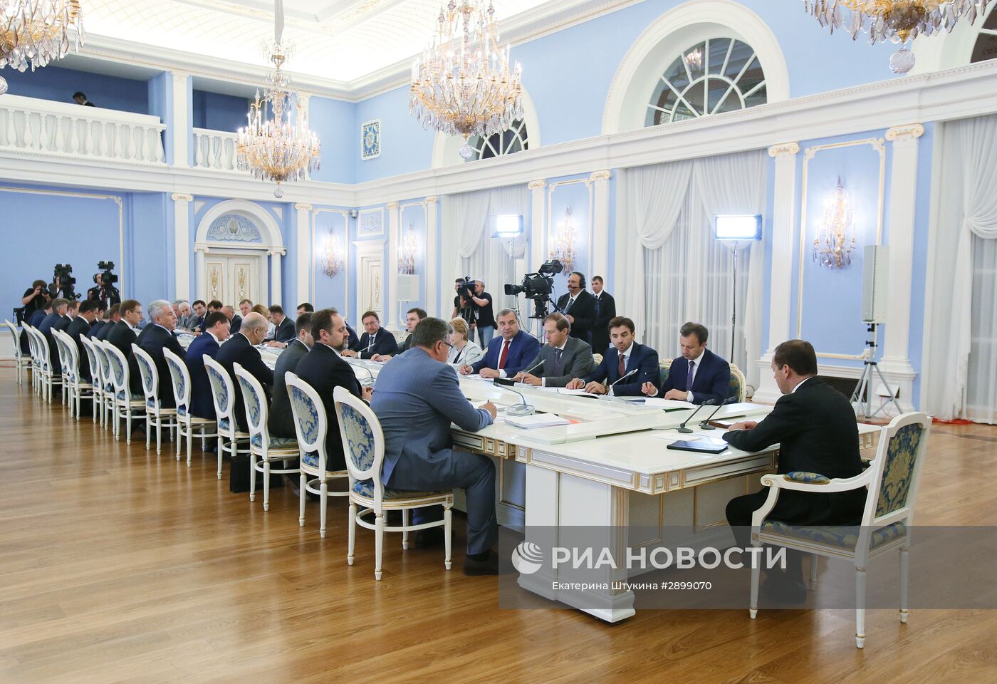 Премьер-министр РФ Д. Медведев провел заседание правительственной комиссии по использованию информационных технологий
