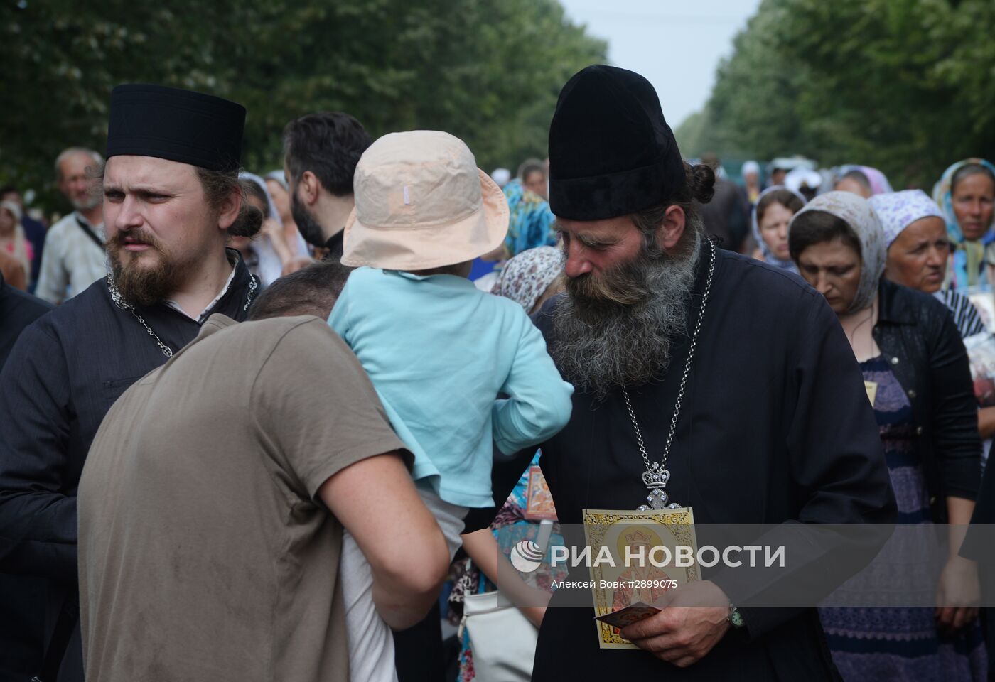 Всеукраинский крестный ход мира, любви и молитвы за Украину заблокирован в Киевской области