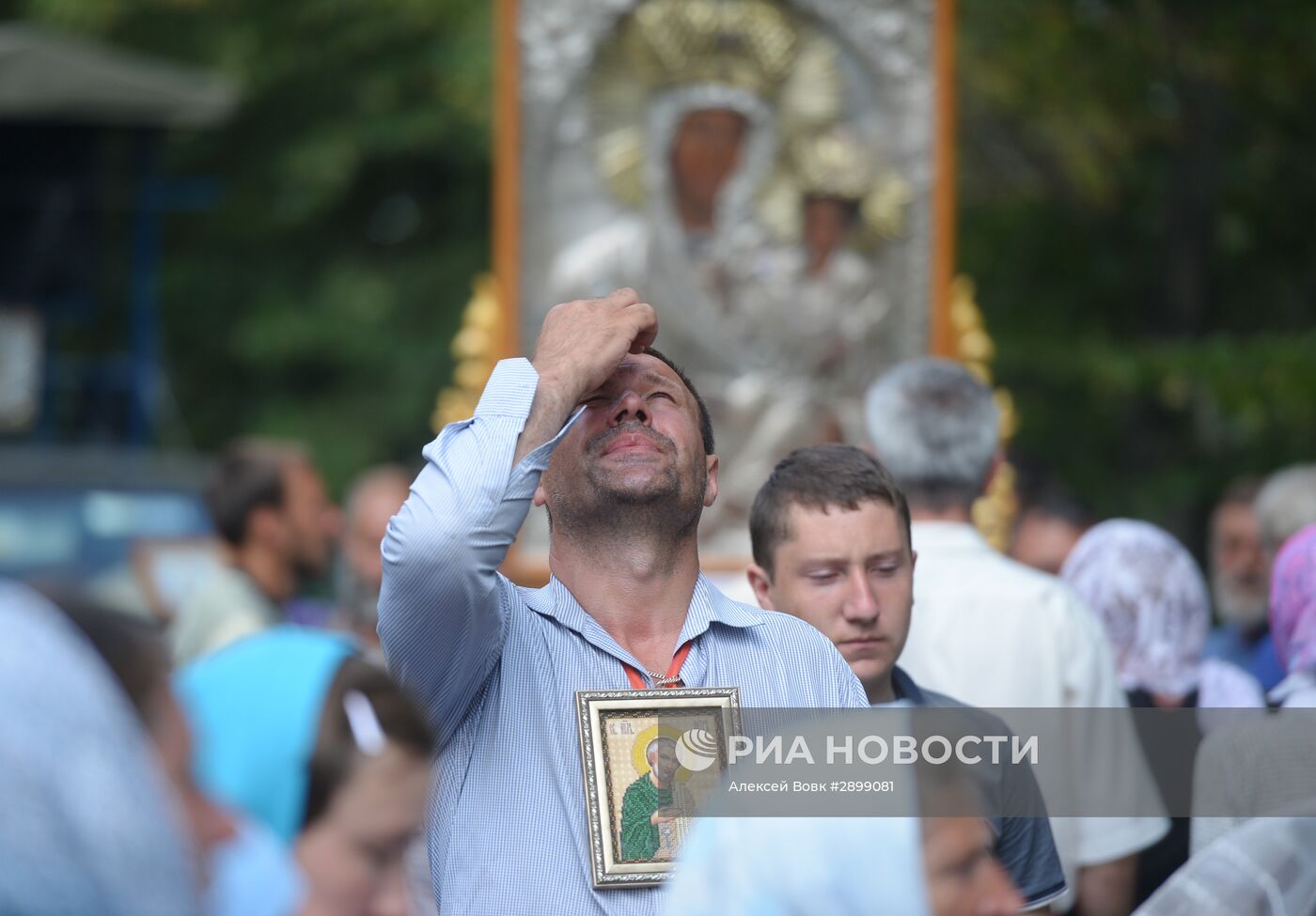 Всеукраинский крестный ход мира, любви и молитвы за Украину заблокирован в Киевской области