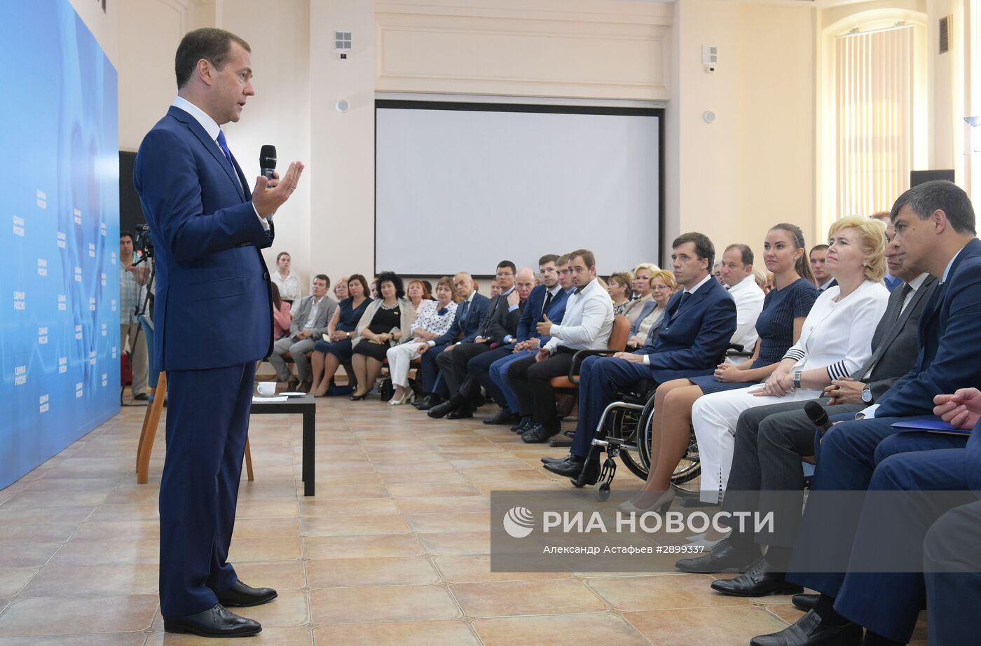 Премьер-министр РФ Д. Медведев встретился с активом партии "Единая Россия" в Москве