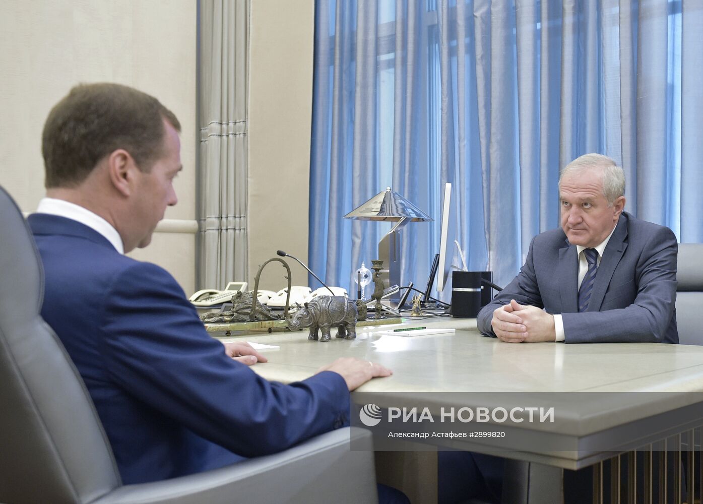 Премьер-министр РФ Д. Медведев встретился с новым руководителем Федеральной таможенной службы В. Булавиным