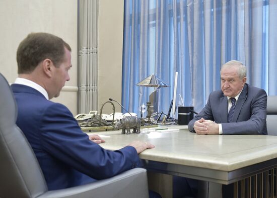 Премьер-министр РФ Д. Медведев встретился с новым руководителем Федеральной таможенной службы В. Булавиным