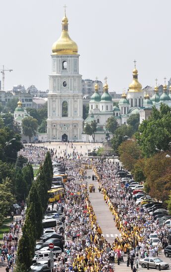 Крестный ход Украинской православной церкви в Киеве