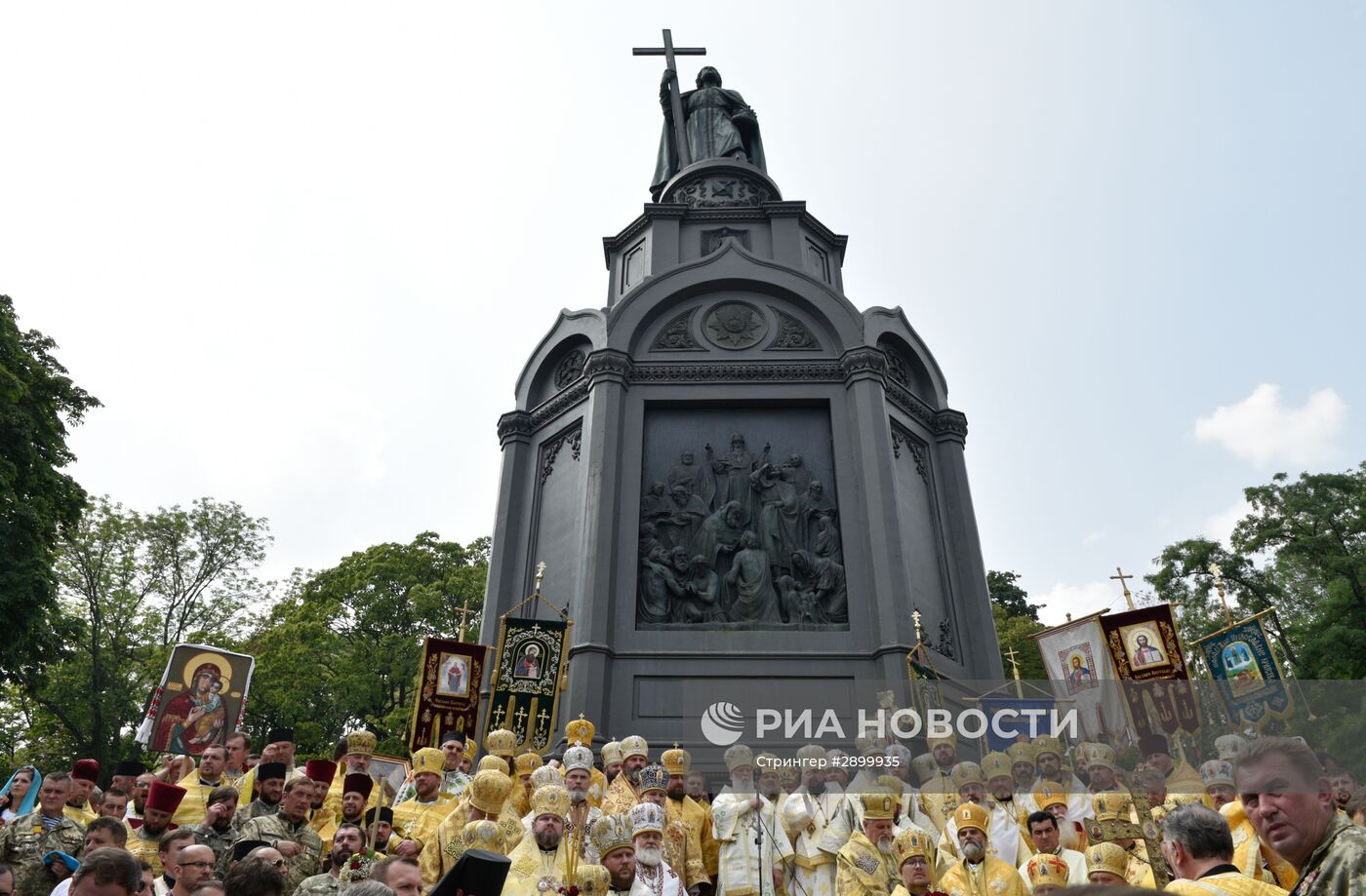 Крестный ход Украинской православной церкви в Киеве