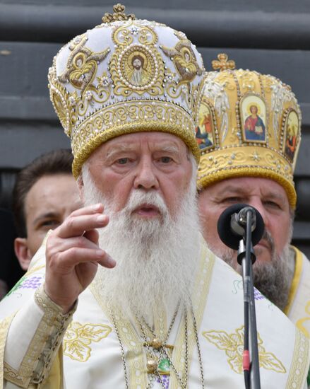 Крестный ход Украинской православной церкви в Киеве