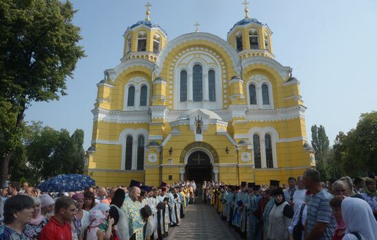 Крестный ход Украинской православной церкви в Киеве
