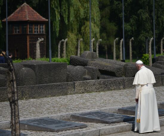 Папа римский посетил Биркенау
