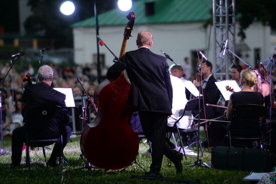 V Ночной классический концерт на траве из цикла Classic Open Air Moscow