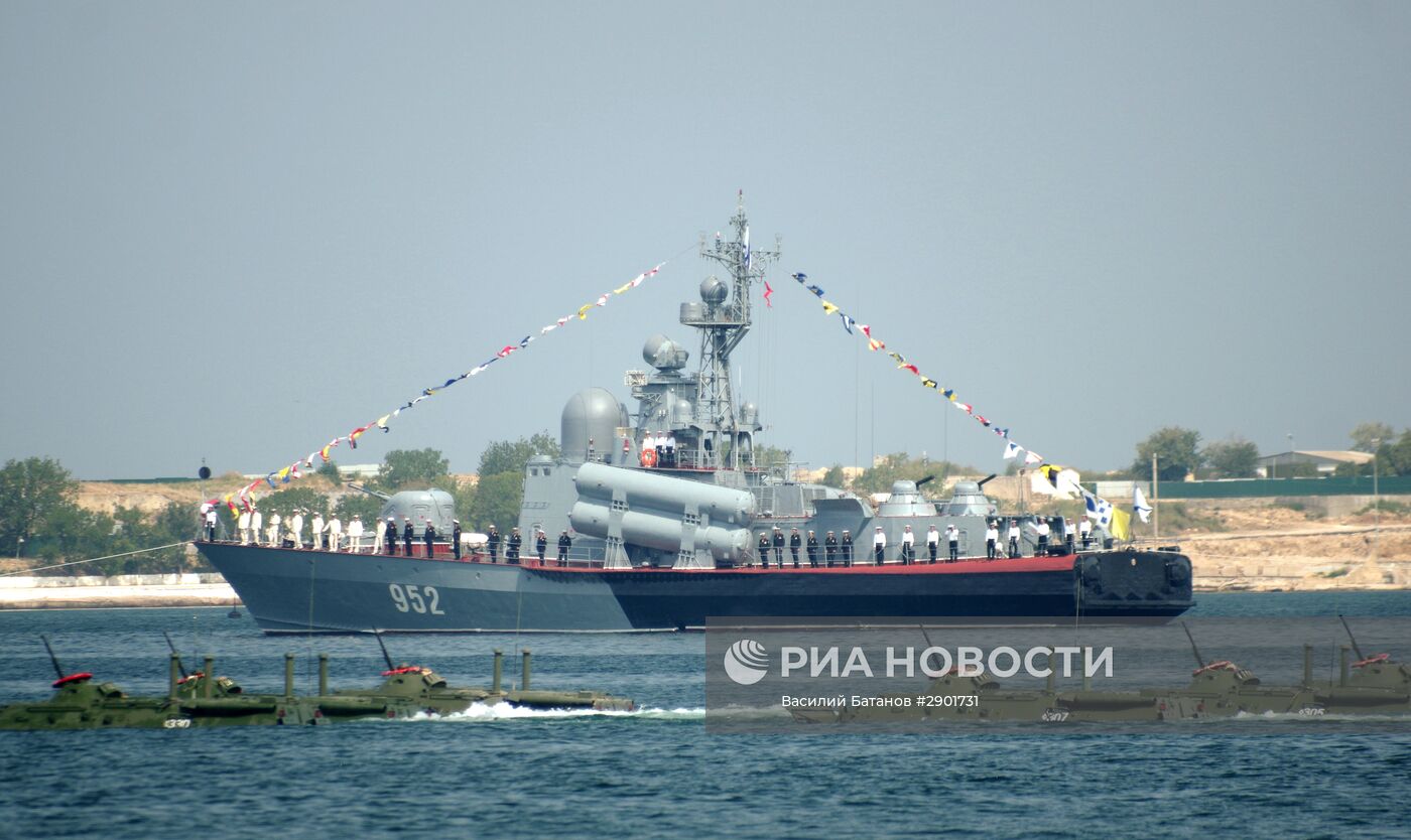 Празднование Дня ВМФ в городах России