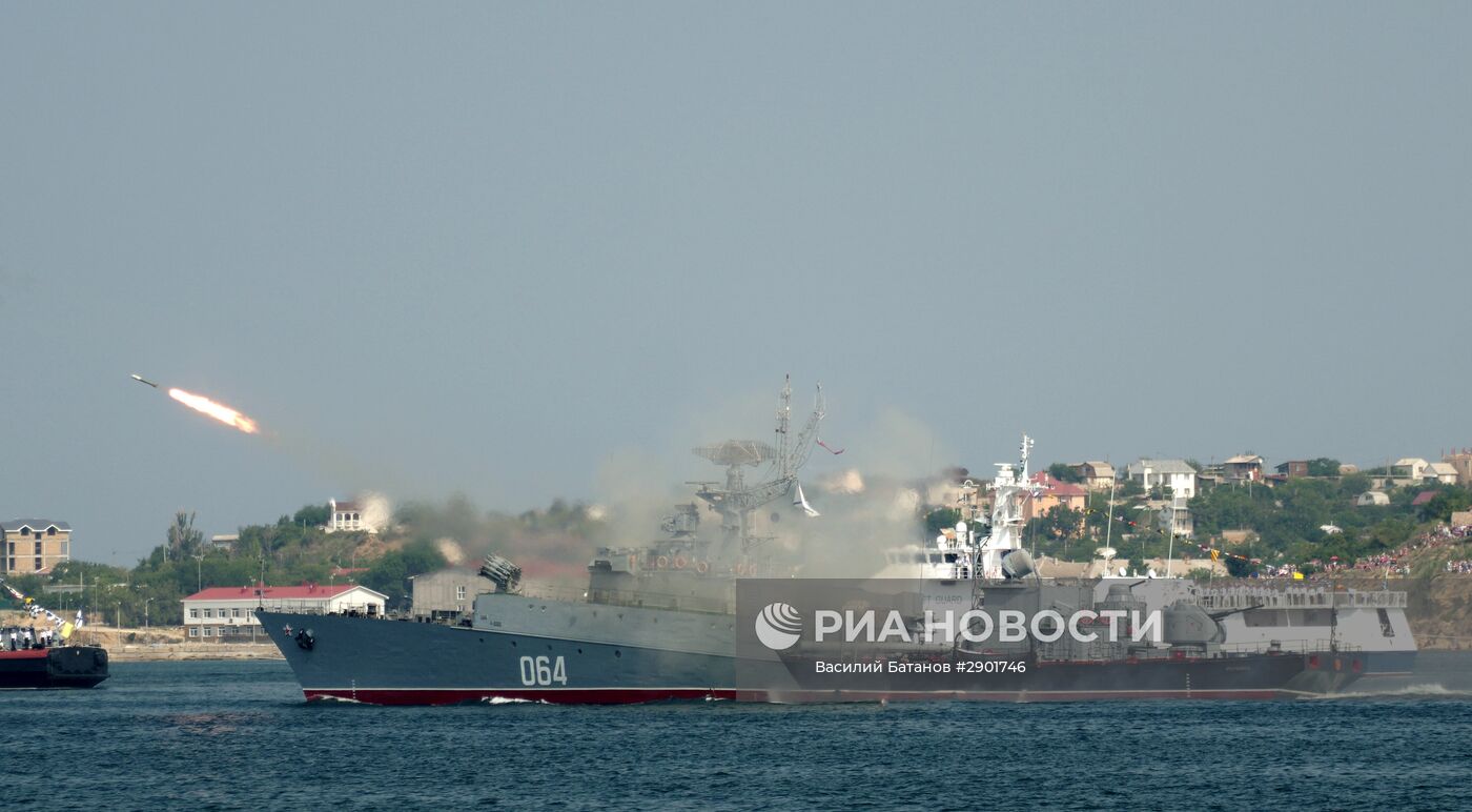 Празднование Дня ВМФ в городах России