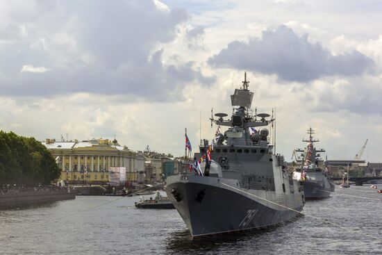 Празднование Дня Военно-Морского флота в Санкт-Петербурге