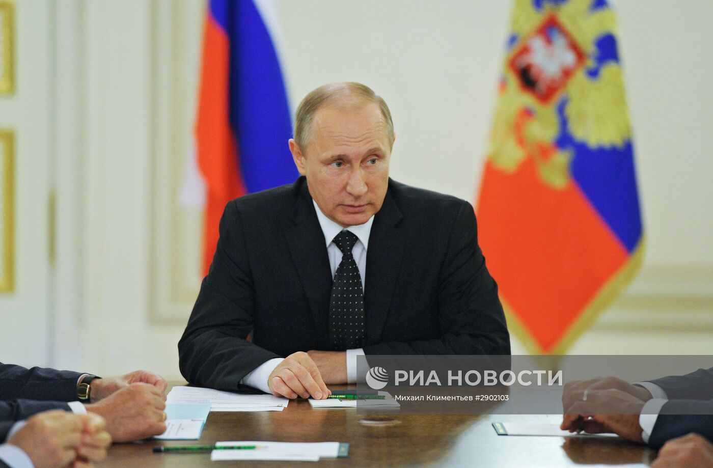 Президент РФ В. Путин провел заседание Совбеза РФ в Санкт-Петербурге