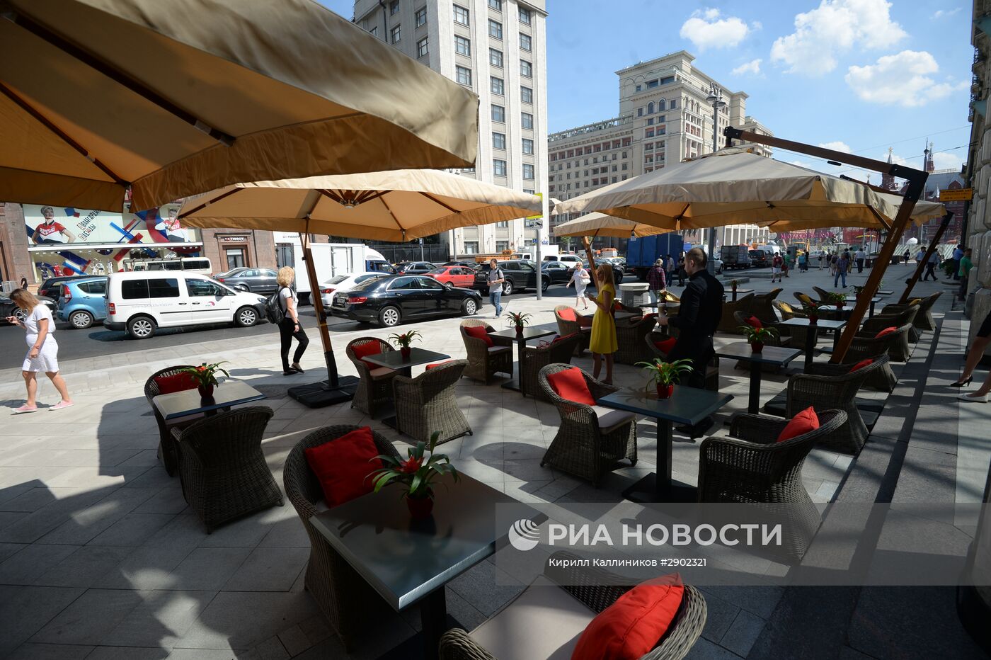 Новые летние веранды открылись на Тверской улице после реконструкции