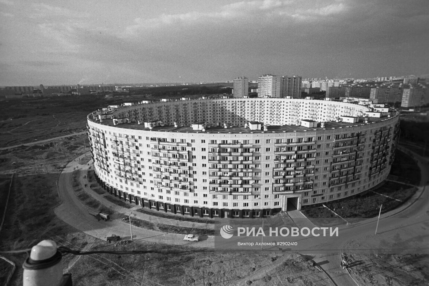 Дом-кольцо на Нежинской улице в Москве