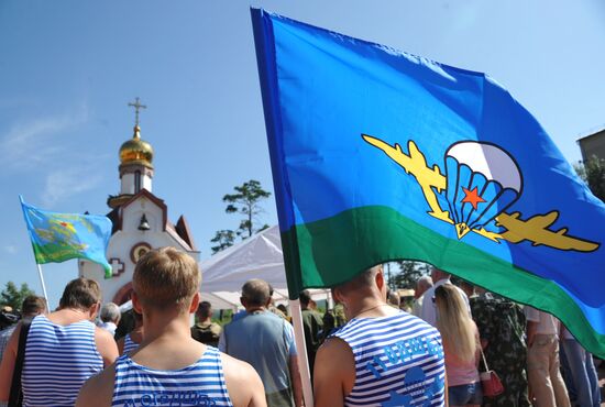 Празднование дня ВДВ в городах России