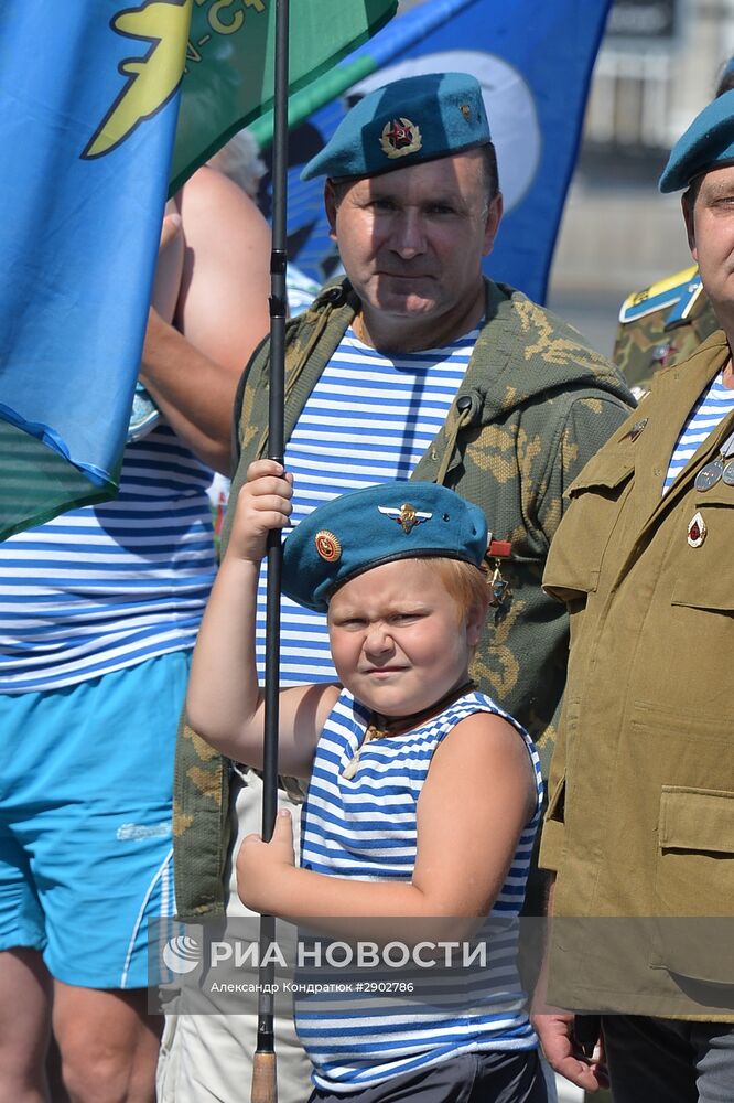 Празднование дня ВДВ в городах России