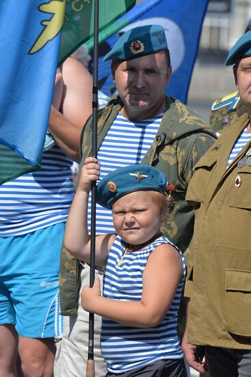 Празднование дня ВДВ в городах России